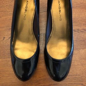 Bandolino Black Patent Leather Pumps